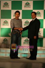 Sachin Tendulkar the new brand ambassador of Amit Enterprises in Garnd Haytt on 30th Oct 2010 (15).JPG